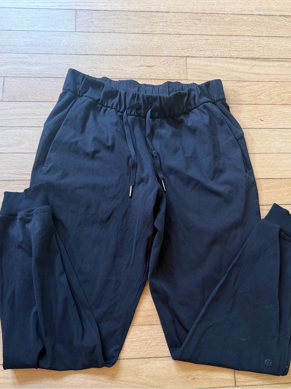 LULULEMON High Rise Stretch Black drawstring Joggers size 6 EUC